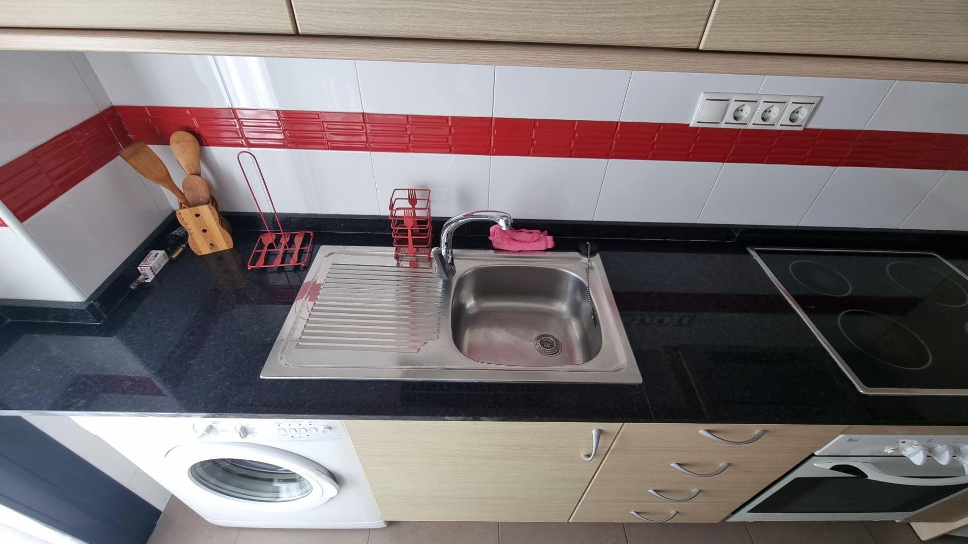 Apartment à Torrevieja, Alicante, Espagne 2 chambres, 75 m2 No. 182829