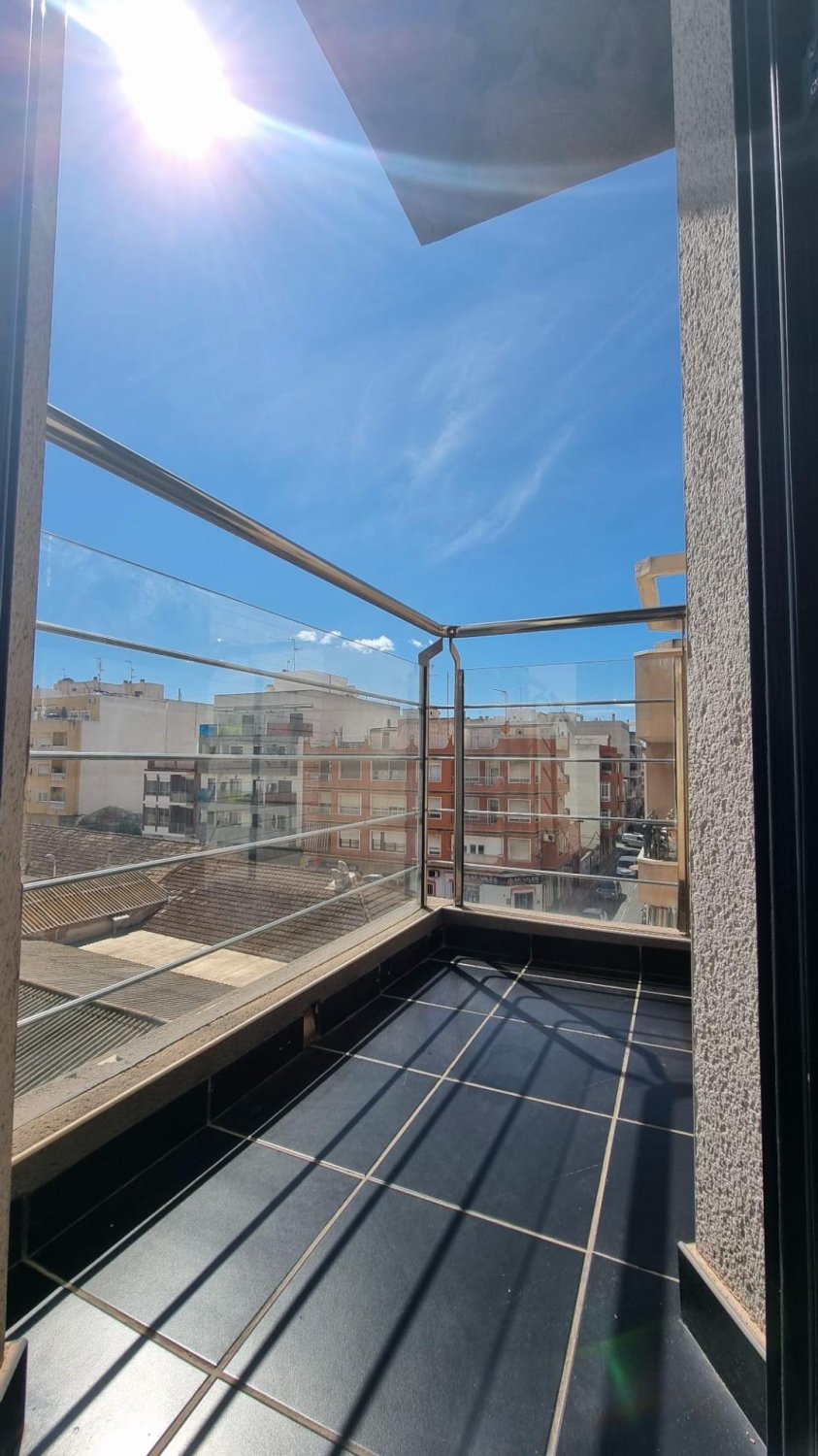 Apartment à Torrevieja, Alicante, Espagne 2 chambres, 75 m2 No. 182829