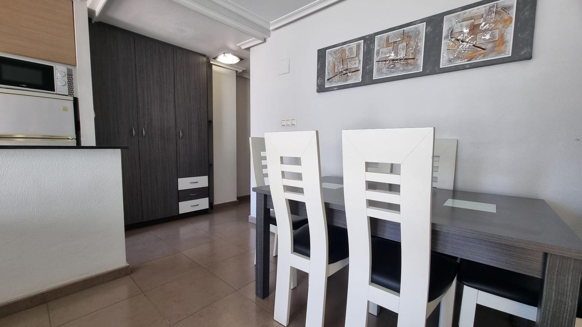 Apartment à Torrevieja, Alicante, Espagne 2 chambres, 75 m2 No. 182829