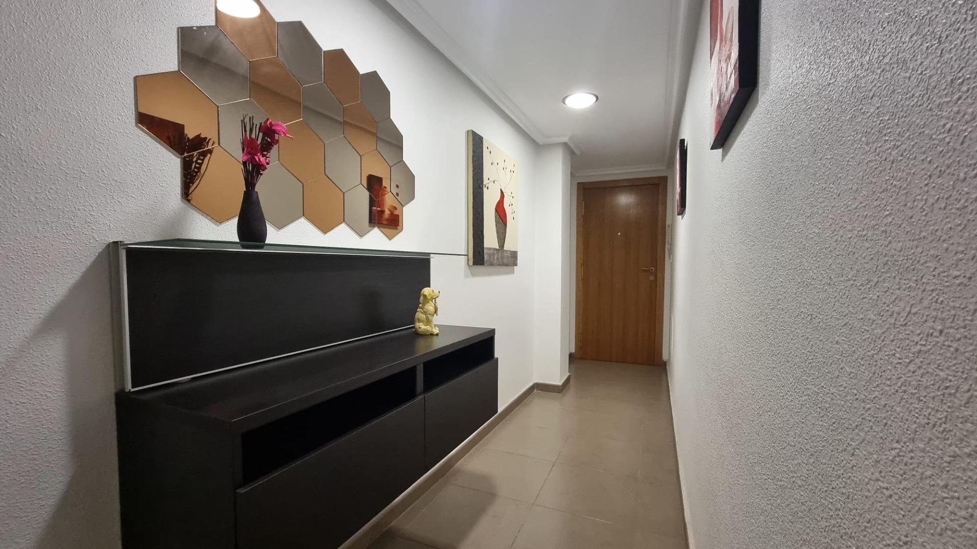 Apartment à Torrevieja, Alicante, Espagne 2 chambres, 75 m2 No. 182829