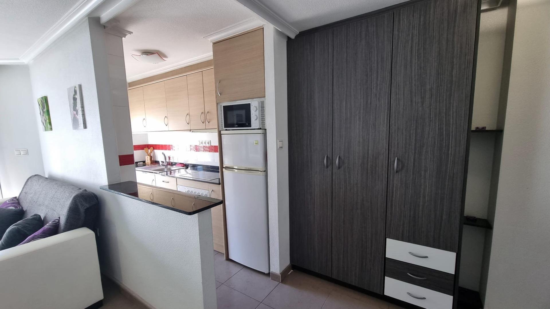 Apartment à Torrevieja, Alicante, Espagne 2 chambres, 75 m2 No. 182829