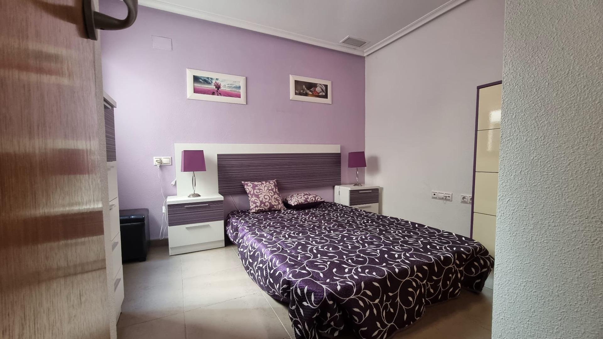 Apartment à Torrevieja, Alicante, Espagne 2 chambres, 75 m2 No. 182829