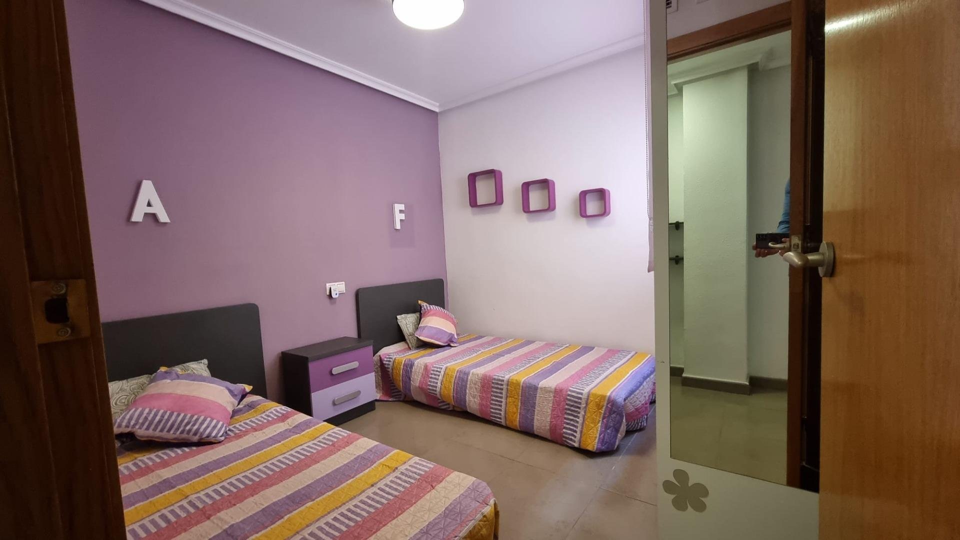 Apartment à Torrevieja, Alicante, Espagne 2 chambres, 75 m2 No. 182829