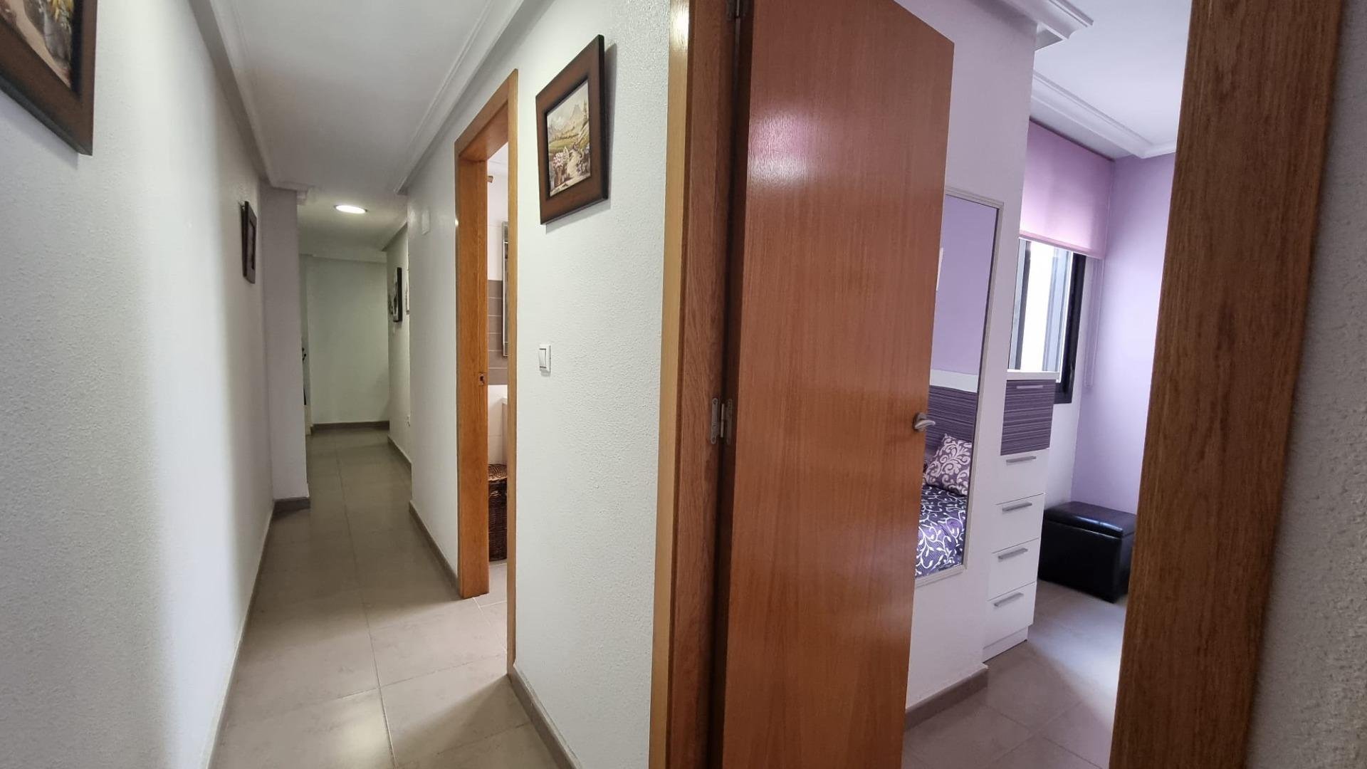 Apartment à Torrevieja, Alicante, Espagne 2 chambres, 75 m2 No. 182829