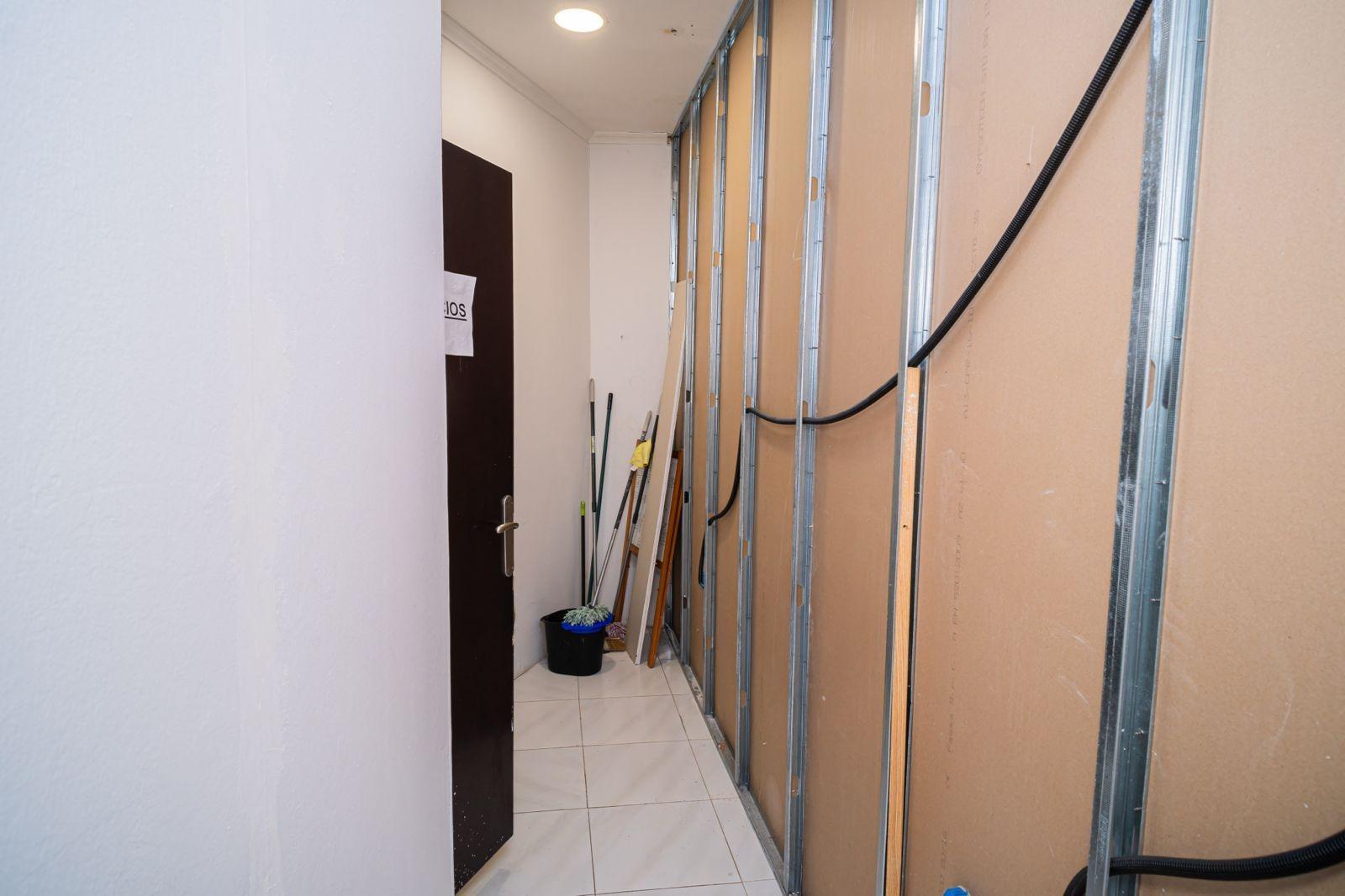 Commercial property in Aviles, Asturias, Spain 130 sq.m. No. 182826