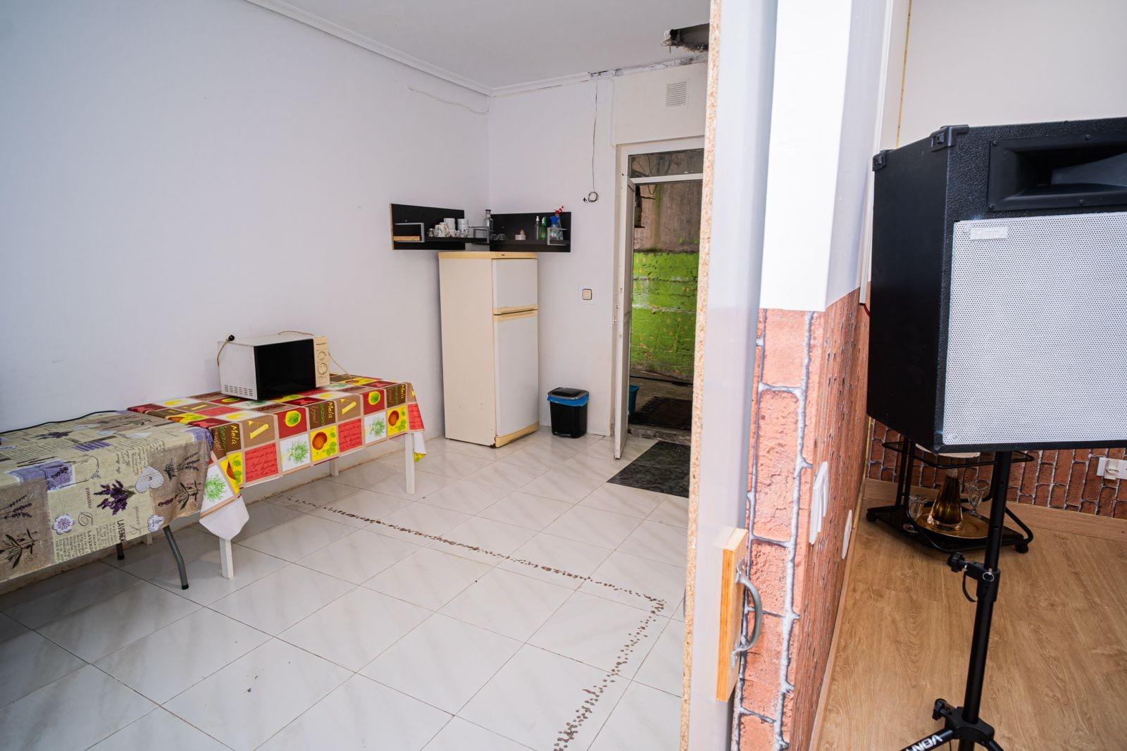 Commercial property in Aviles, Asturias, Spain 130 sq.m. No. 182826