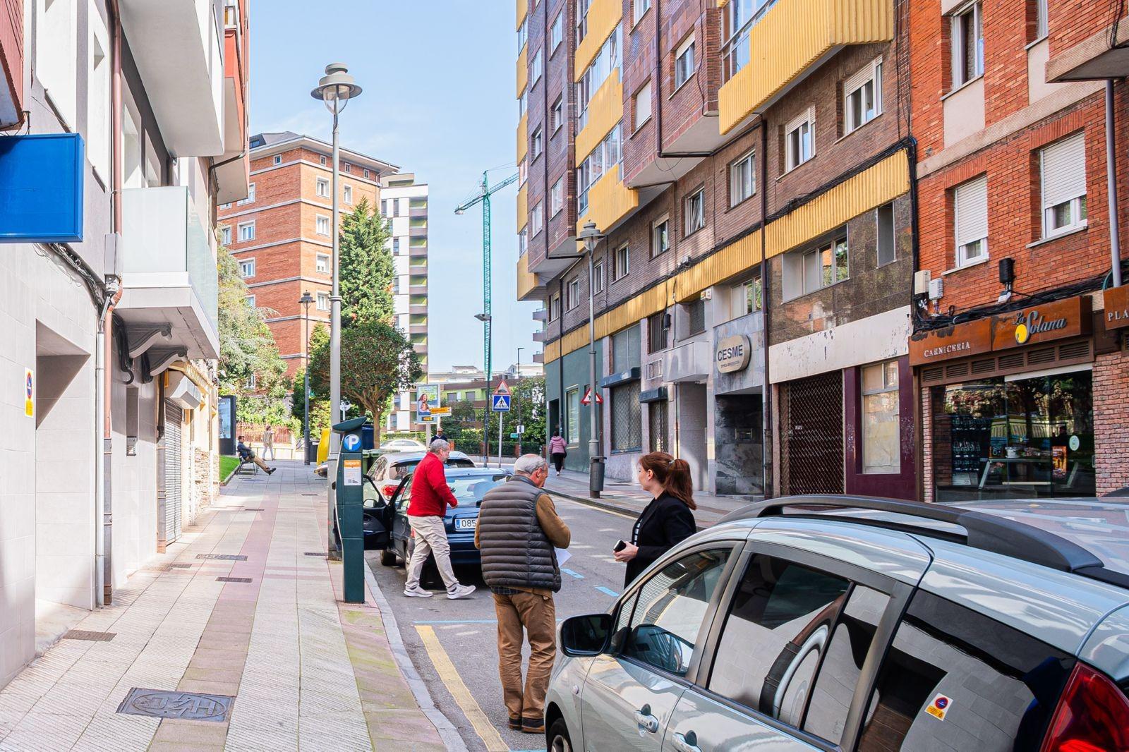 Commercial property in Aviles, Asturias, Spain 130 sq.m. No. 182826