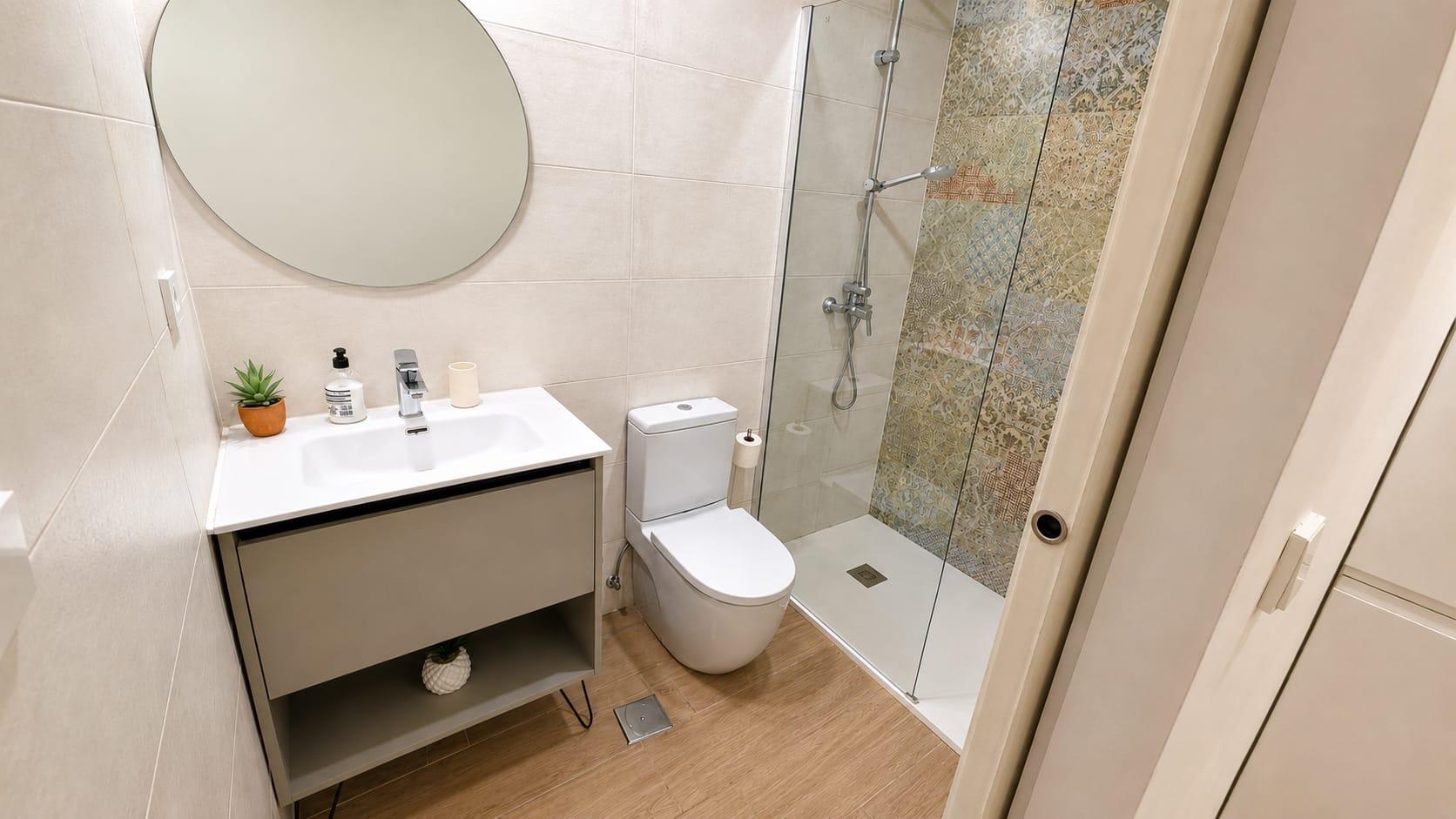 Propiedad comercial en Alicante, España 50 m2 No. 182831