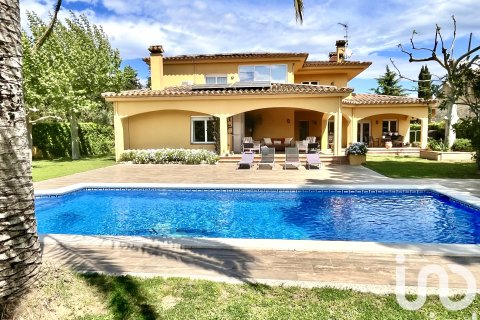 Дом в Авиньонет-де-Пуигвентос, Герона, Испания 5 спален, 327м2 №173360