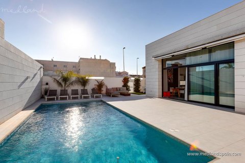 Villa for sale Pilar de la Horadada, Alicante, Spain 3 bedrooms, 151 sq.m. No. 132887 - photo 1