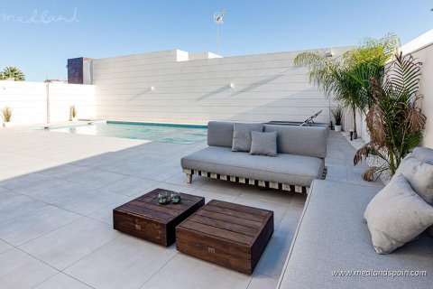 Villa for sale Pilar de la Horadada, Alicante, Spain 3 bedrooms, 151 sq.m. No. 132887 - photo 13