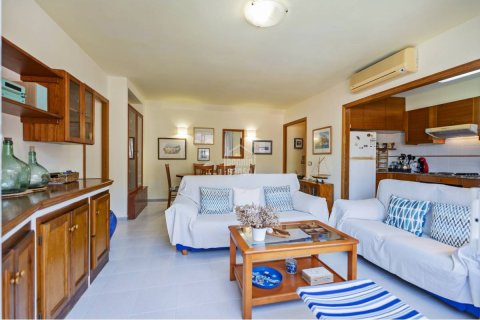 Продажа квартиры в Эс Кастель, Менорка, Испания 2 спальни, 62м2 №194457 - фото 2