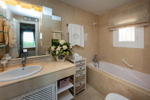 Kaupunkipientalo vuokrattavana Illetes (Ses), Mallorca, Espanja, 3 makuuhuonetta, 180 m2 No. 33179 - kuva 11