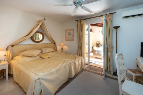 Kaupunkipientalo vuokrattavana Illetes (Ses), Mallorca, Espanja, 3 makuuhuonetta, 180 m2 No. 33179 - kuva 12