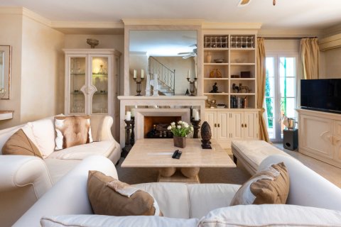 Kaupunkipientalo vuokrattavana Illetes (Ses), Mallorca, Espanja, 3 makuuhuonetta, 180 m2 No. 33179 - kuva 4