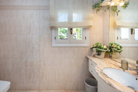 Kaupunkipientalo vuokrattavana Illetes (Ses), Mallorca, Espanja, 3 makuuhuonetta, 180 m2 No. 33179 - kuva 23