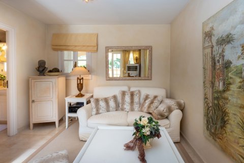 Kaupunkipientalo vuokrattavana Illetes (Ses), Mallorca, Espanja, 3 makuuhuonetta, 180 m2 No. 33179 - kuva 17