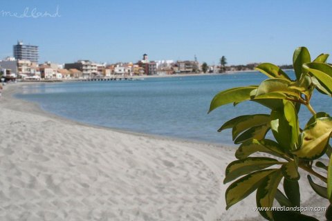 Huoneisto myytävänä Los Alcazares, Murcia, Espanja, 3 makuuhuonetta, 107 m2 No. 146793 - kuva 11