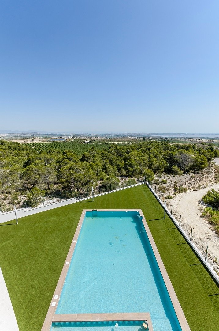 Bungalow in San Miguel de Salinas, Alicante, Spain 3 bedrooms, 92 sq.m. No. 111467
