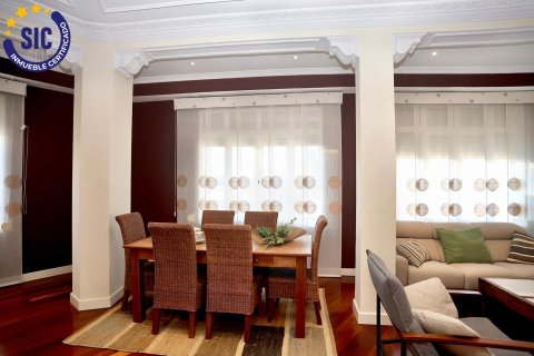 Lägenhet till salu i Valencia, Spanien 4 sovrum, 182 kvm. Nr. 147545 - foto 3