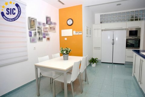 Lägenhet till salu i Valencia, Spanien 4 sovrum, 182 kvm. Nr. 147545 - foto 27