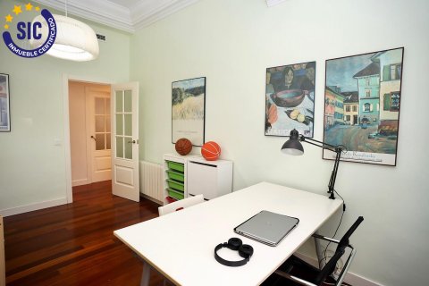 Lägenhet till salu i Valencia, Spanien 4 sovrum, 182 kvm. Nr. 147545 - foto 11