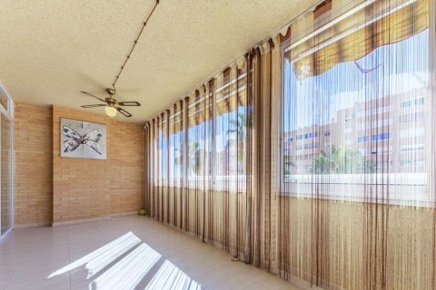 Продажа квартиры в Аликанте, Испания 3 спальни, 95м2 №180106 - фото 3