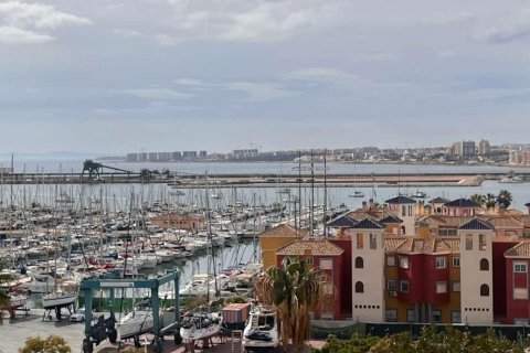 Apartment in Torrevieja, Alicante, Spain 2 bedrooms, 83 sq.m. No. 181301