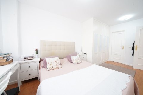 Apartamento en venta en Alicante, España 3 dormitorios, 156 m2 No. 180105 - foto 3