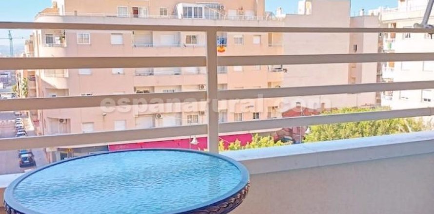 Apartment à Torrevieja, Alicante, Espagne 2 chambres, 71 m2 No. 184047