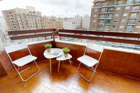 Apartament w Valencia, Hiszpania 4 sypialnie, 125 mkw. nr 146317 – zdjęcie 3