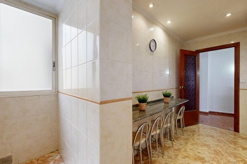 Apartament w Valencia, Hiszpania 4 sypialnie, 125 mkw. nr 146317 – zdjęcie 20