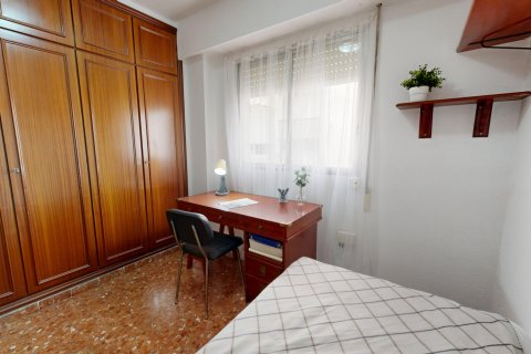 Apartament w Valencia, Hiszpania 4 sypialnie, 125 mkw. nr 146317 – zdjęcie 27