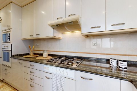 Apartament w Valencia, Hiszpania 4 sypialnie, 125 mkw. nr 146317 – zdjęcie 19