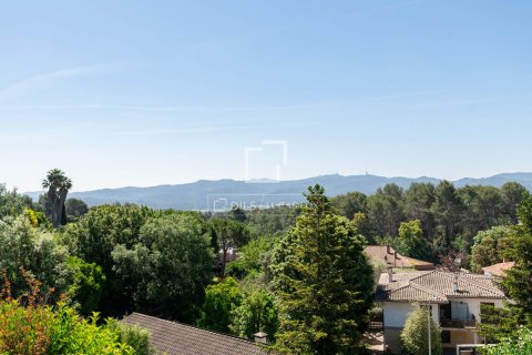 Villa for sale in Bellaterra, Barcelona, Spain 5 bedrooms, 429 sq.m. No. 150754 - photo 12