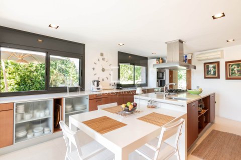 Villa for sale in Bellaterra, Barcelona, Spain 5 bedrooms, 429 sq.m. No. 150754 - photo 10