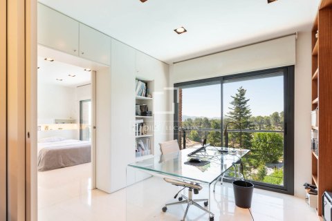 Villa for sale in Bellaterra, Barcelona, Spain 5 bedrooms, 429 sq.m. No. 150754 - photo 16