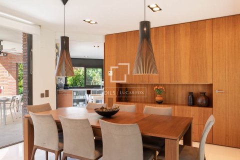 Villa for sale in Bellaterra, Barcelona, Spain 5 bedrooms, 429 sq.m. No. 150754 - photo 7