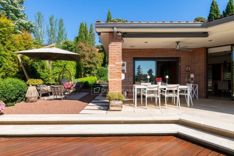 Villa for sale in Bellaterra, Barcelona, Spain 5 bedrooms, 429 sq.m. No. 150754 - photo 28