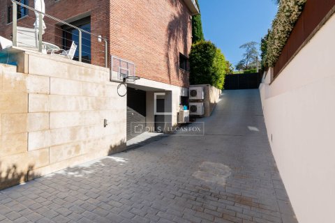 Villa for sale in Bellaterra, Barcelona, Spain 5 bedrooms, 429 sq.m. No. 150754 - photo 30