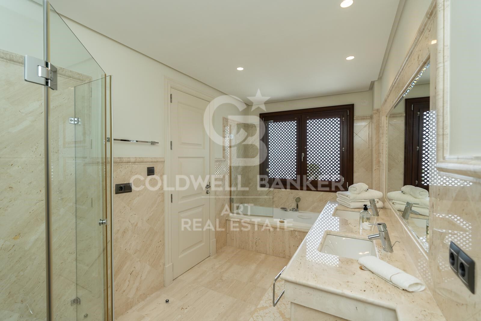 Ático en Estepona, Málaga, España 5 dormitorios, 700 m2 No. 158337