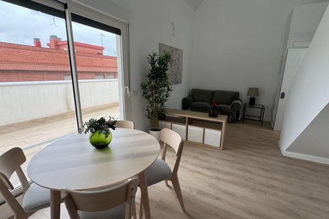 Продажа пентхауса в Мадрид, Испания 2 спальни, 51.36м2 №165530 - фото 2