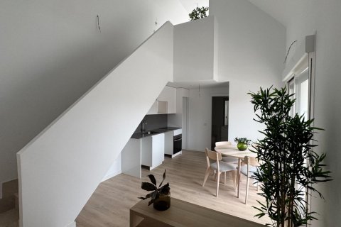 Продажа пентхауса в Мадрид, Испания 2 спальни, 51.36м2 №165530 - фото 4