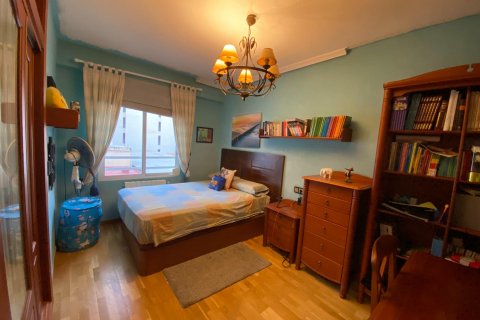 Apartment for sale in Alicante, Spain 4 bedrooms, 196 sq.m. No. 165529 - photo 4