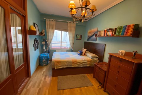 Apartment for sale in Alicante, Spain 4 bedrooms, 196 sq.m. No. 165529 - photo 7