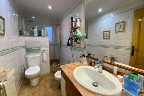 Apartment for sale in Alicante, Spain 4 bedrooms, 196 sq.m. No. 165529 - photo 16