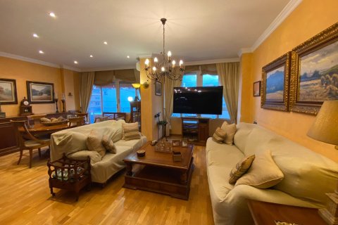 Apartment for sale in Alicante, Spain 4 bedrooms, 196 sq.m. No. 165529 - photo 28