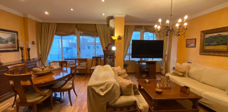 Apartment in Alicante, Spain 4 bedrooms, 196 sq.m. No. 165529