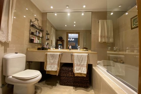 Apartment for sale in Alicante, Spain 4 bedrooms, 196 sq.m. No. 165529 - photo 21