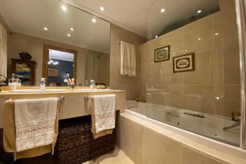 Apartment for sale in Alicante, Spain 4 bedrooms, 196 sq.m. No. 165529 - photo 20